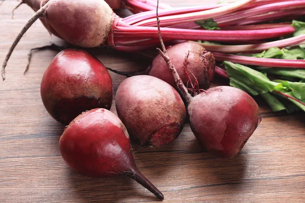 Fresh young beets on table — Stock Photo, Image