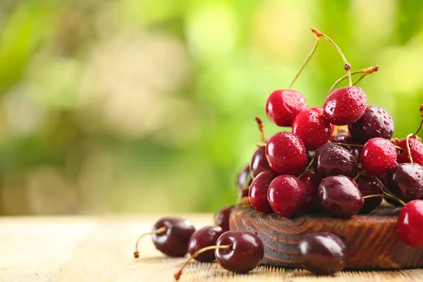 Cereza fresca madura — Foto de Stock