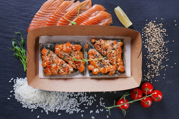 Filete de salmón con arroz —  Fotos de Stock