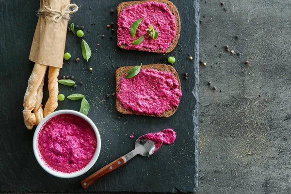 lezzetli kremsi pancar humus 