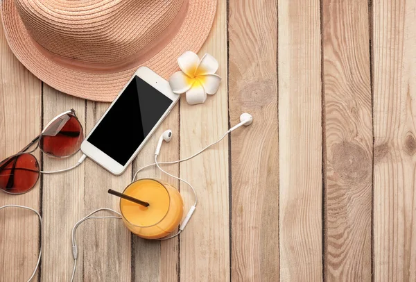 Composition with cocktail and hat — Stock Photo, Image