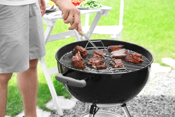 Kaburga pişirme adam 