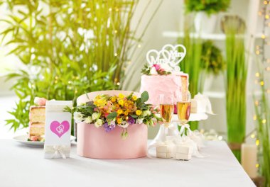 lezbiyen düğün davetiyesi 