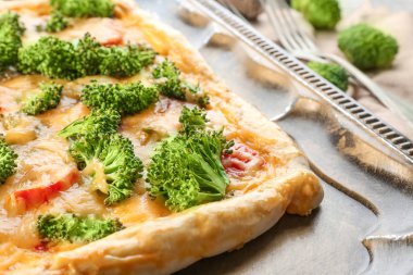 quiche brokoli ve peynir ile