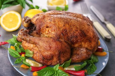 Masada lezzetli bütün kavrulmuş Türkiye ile plaka