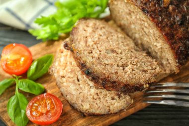 Lezzetli fırında hindi etli börek 