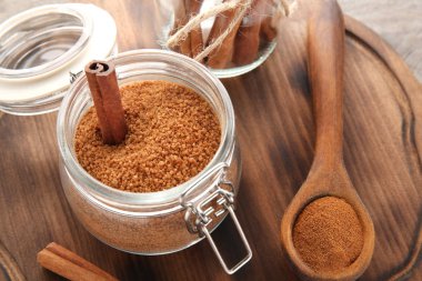 Tarçınlı şeker ile kompozisyon