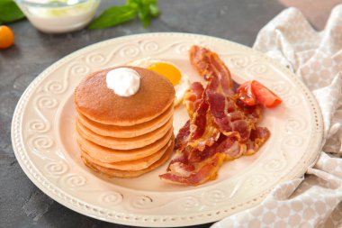 Lezzetli kahvaltı krep ile 