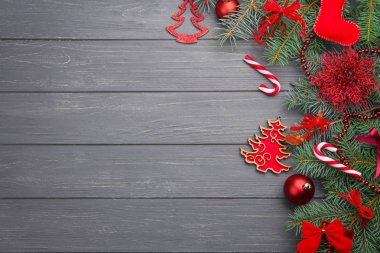 Köknar ağacı dalları ile güzel kompozisyon 