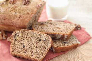 dilimlenmiş muz ekmeği 