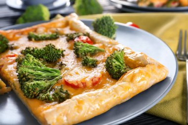 quiche brokoli ve peynir ile