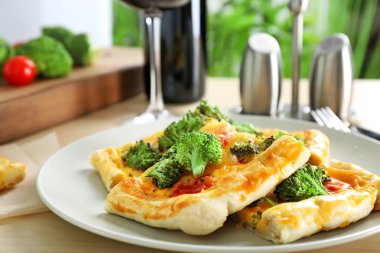 quiche brokoli ve peynir ile