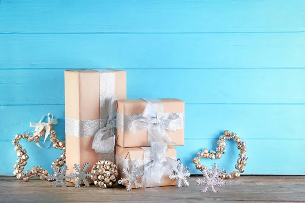 Vánoční skladba s dárkovými krabicemi — Stock fotografie