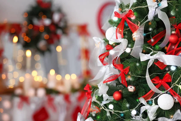 Tannenbaum weihnachtlich geschmückt — Stockfoto