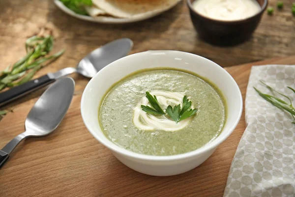 Sopa de col rizada fresca —  Fotos de Stock