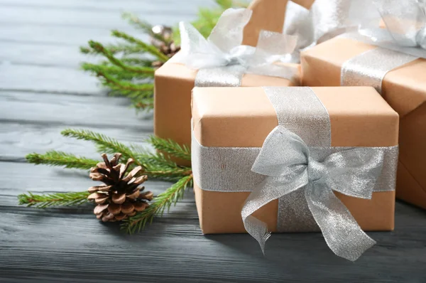 Vánoční skladba s dárkovými krabicemi — Stock fotografie