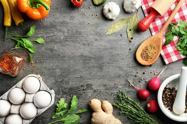 Légumes et épices sur la table — Photo