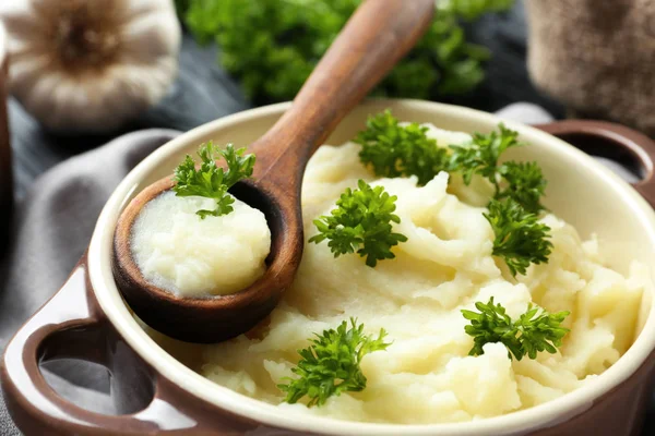 Cazuela con puré de papas —  Fotos de Stock