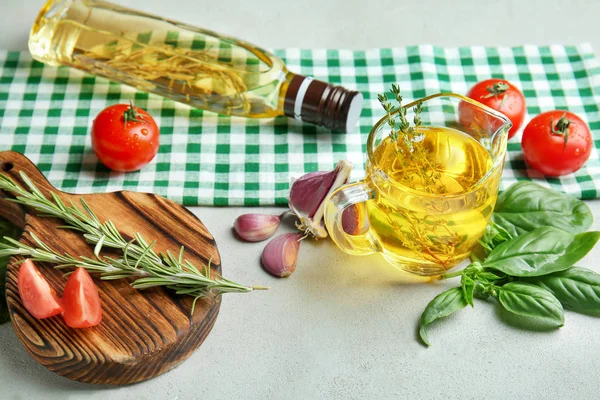 Hermosa composición con aceite de cocina —  Fotos de Stock