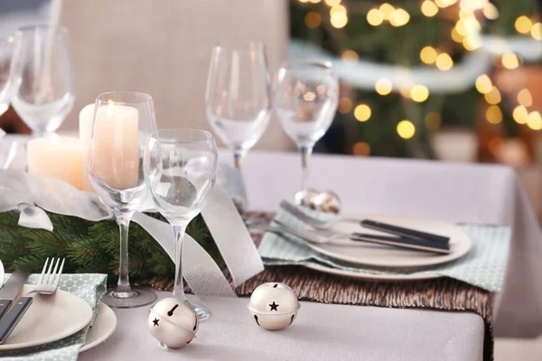 Tavola servita per la cena di Natale — Foto Stock