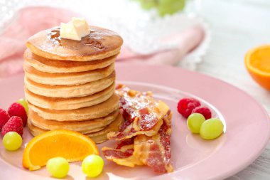 Lezzetli gözleme ile plaka 