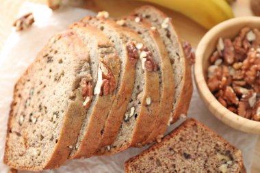 dilimlenmiş muz ekmeği 