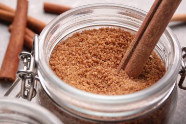 Kabuk tarçın ve şeker cam, portre