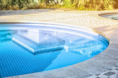 Modern Yüzme Havuzu 