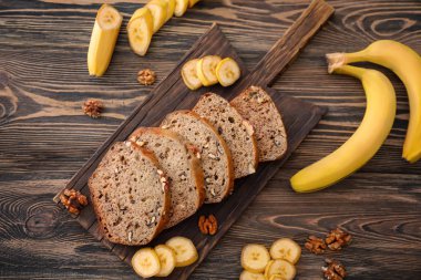 dilimlenmiş muz ekmeği 