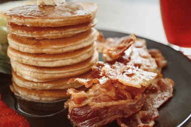 Lezzetli kahvaltı krep ile 