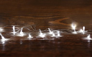 Noel ışıkları parlayan 