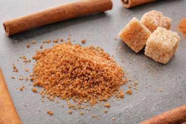 Tarçınlı şeker ile kompozisyon