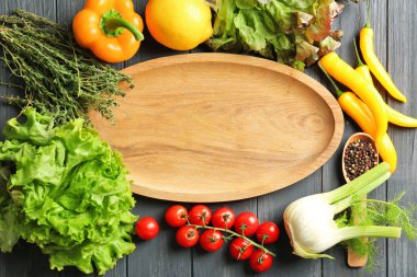 Ahşap tahta ve sebze 