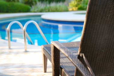 Yüzme Havuzu Resort yakınındaki rahat güneşlenme