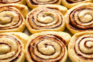 Ham tarçınlı çörek, portre