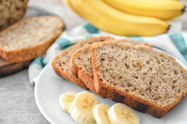 dilimlenmiş muz ekmeği 