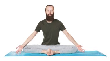 Yoga yapan genç adam.