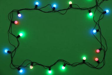 Noel ışıkları parlayan 