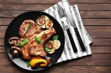 ızgara biftek ve sebze