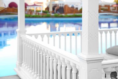 Dinlenme havuzu yakınındaki için yer