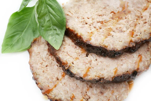 Pain de viande de dinde savoureux tranché avec sauce, gros plan — Photo