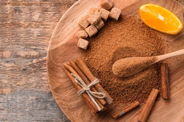 Tarçınlı şeker ile kompozisyon