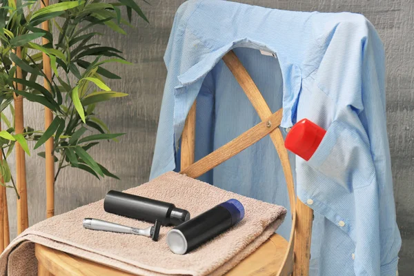 Set of items for male hygiene on chair — Stock Photo, Image