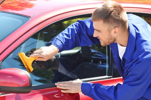 Worker applying tinting foil — Stock Photo, Image