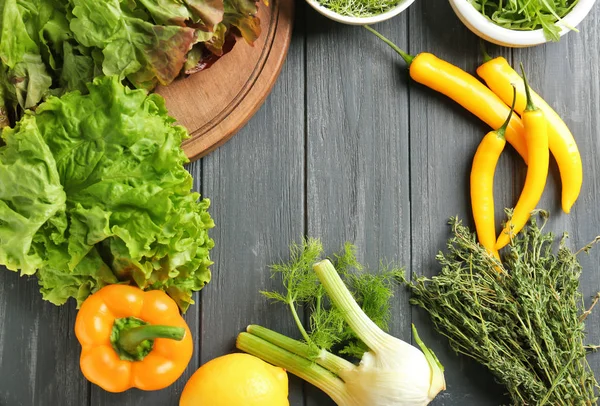 Gemüse auf dem Küchentisch. Kochkurskonzept — Stockfoto