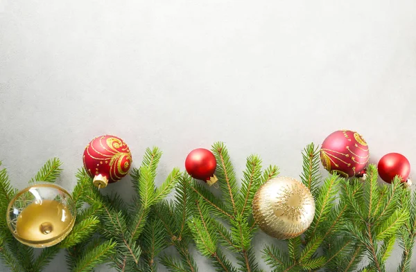 Ramos com bolas de Natal — Fotografia de Stock