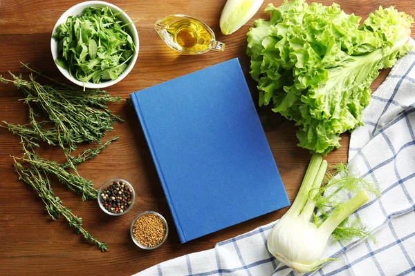 Notebook and vegetables on kitchen table. Cooking classes concept — Stock Photo, Image