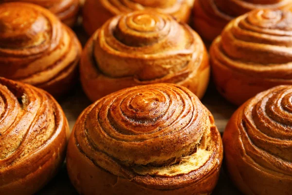 Sweet cinnamon rolls, closeup — Stock Photo, Image