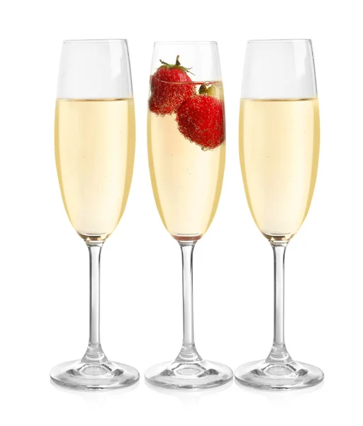 Delicioso vino con fresas — Foto de Stock