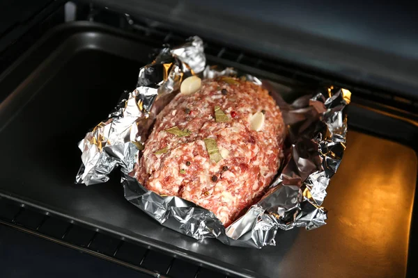 Raw turkey meatloaf — Stock Photo, Image